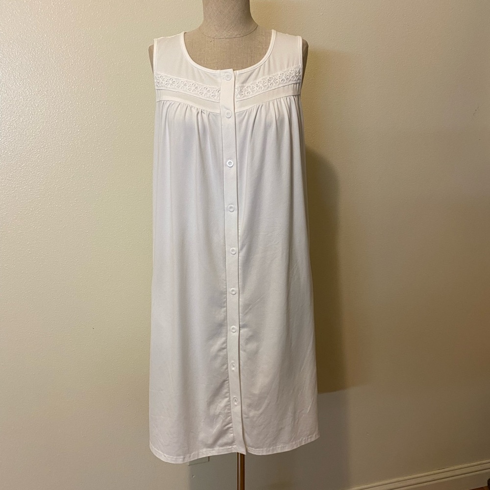Sleeveless Button-Front White Cotton Nightdress with Lace Yoke
